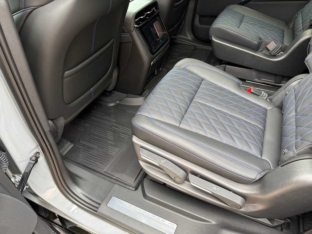 New 2026 Cadillac Escalade IQL Sport 1 w/ LPO, Floor Liner Package AWD/4WD image 38