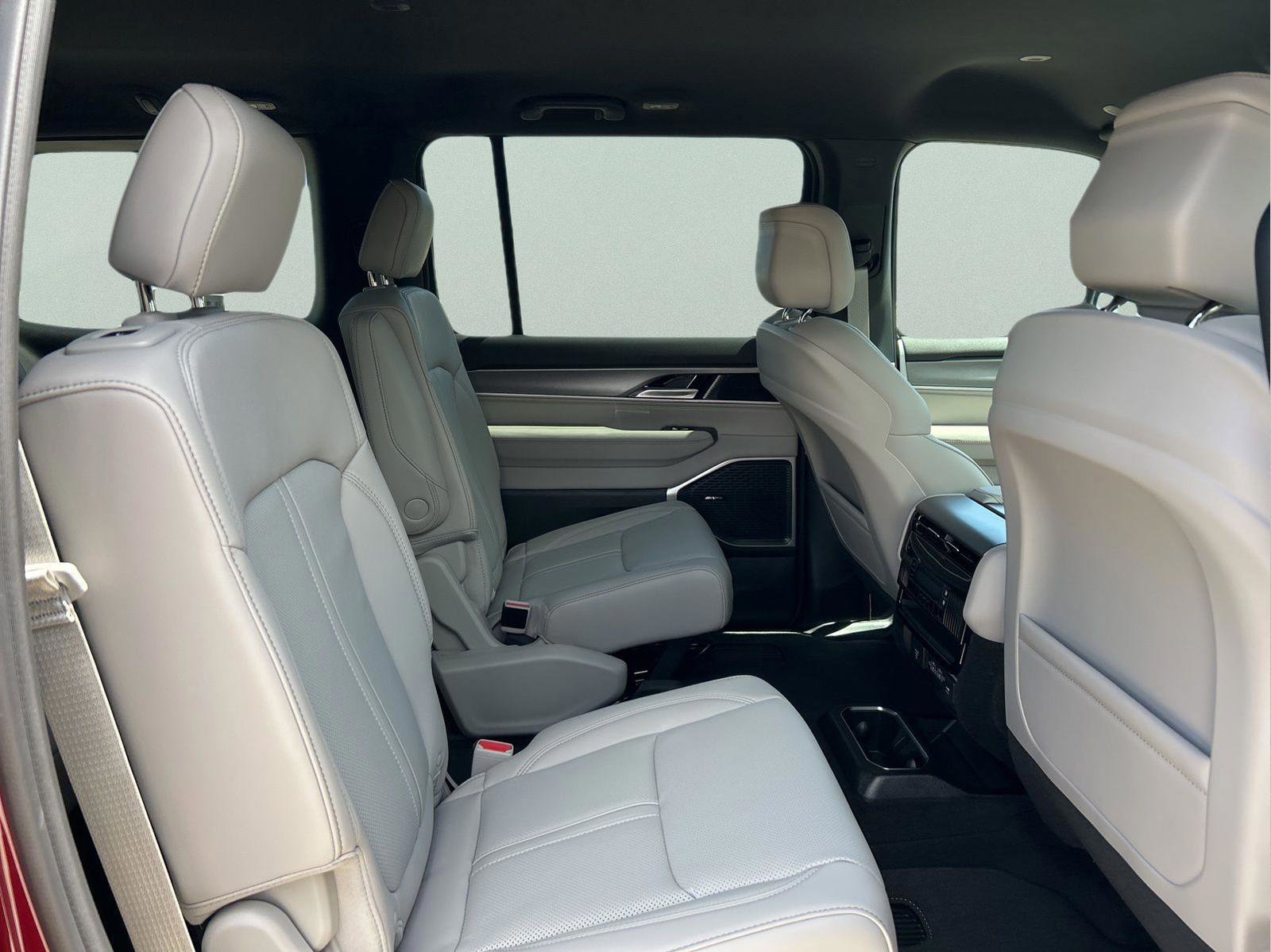 New 2026 Jeep Grand Wagoneer 2WD image 12