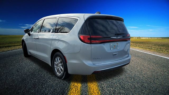 Certified 2024 Chrysler Pacifica Touring-L video 2