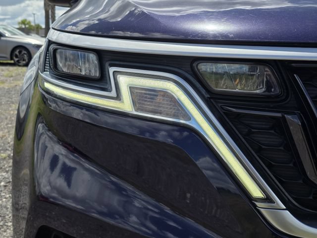 Certified 2022 Kia Carnival LX FWD image 11