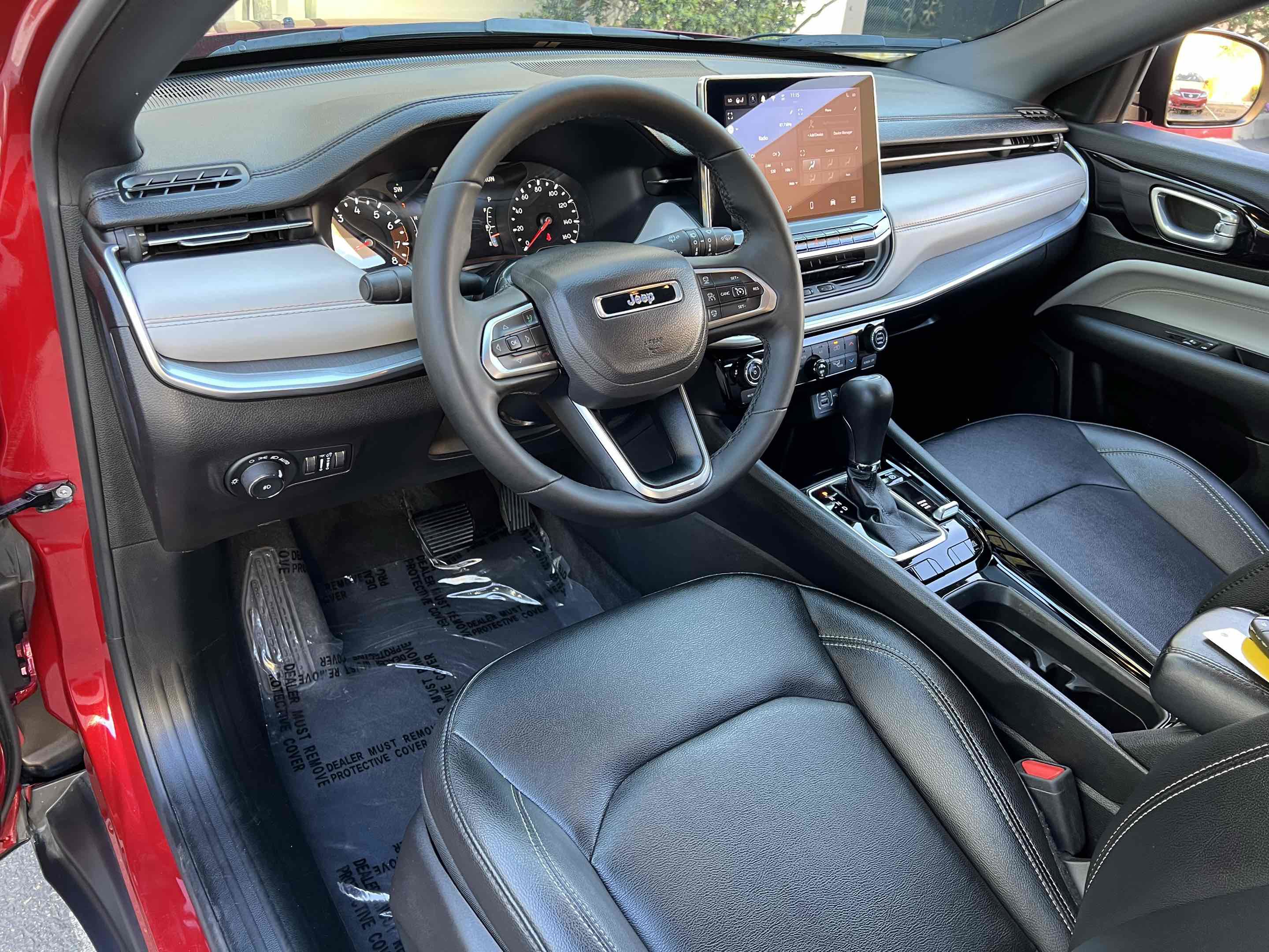 Used 2025 Jeep Compass Limited image 3