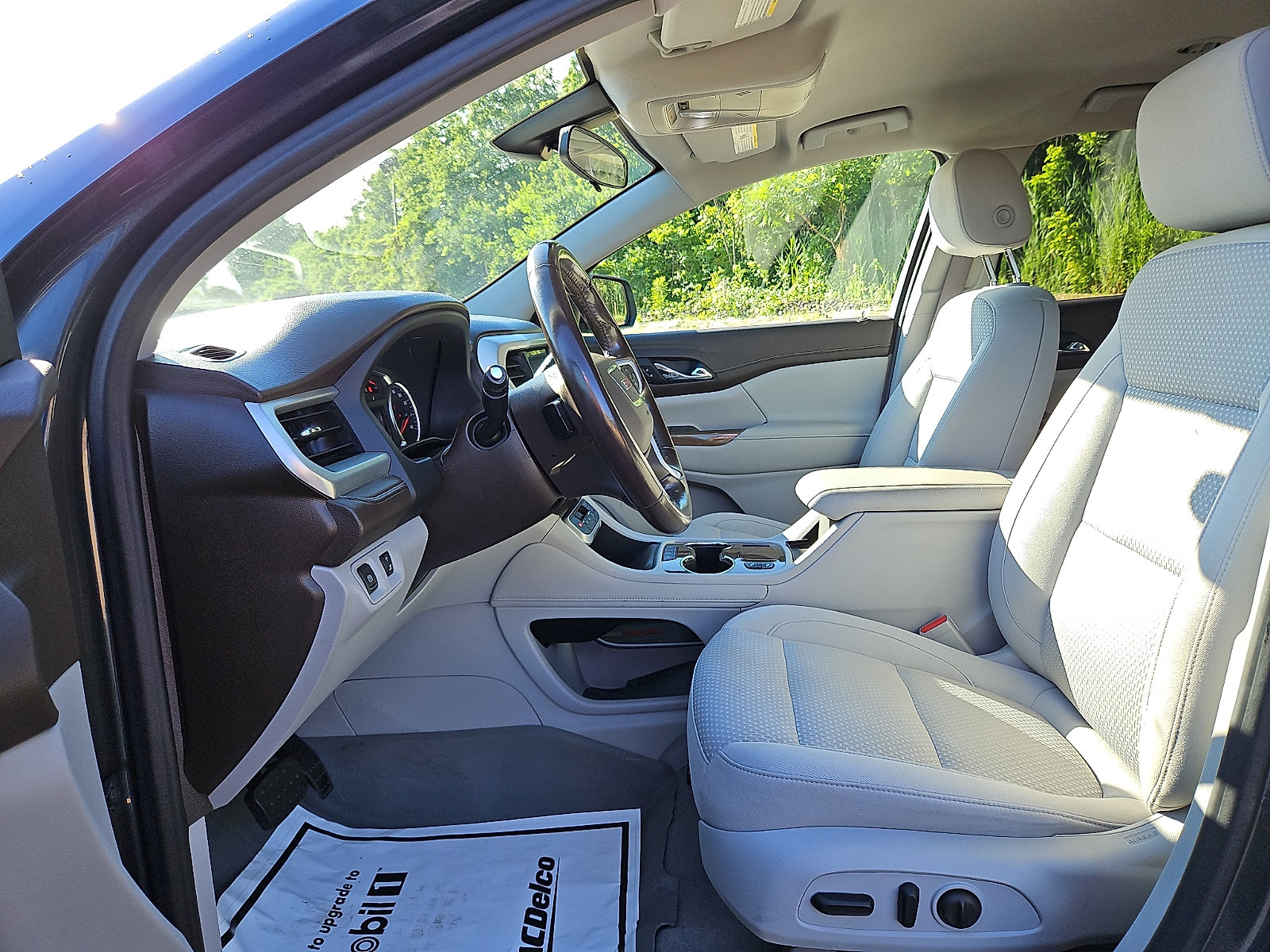 Used 2020 GMC Acadia SLE w/ Driver Convenience Package FWD image 13