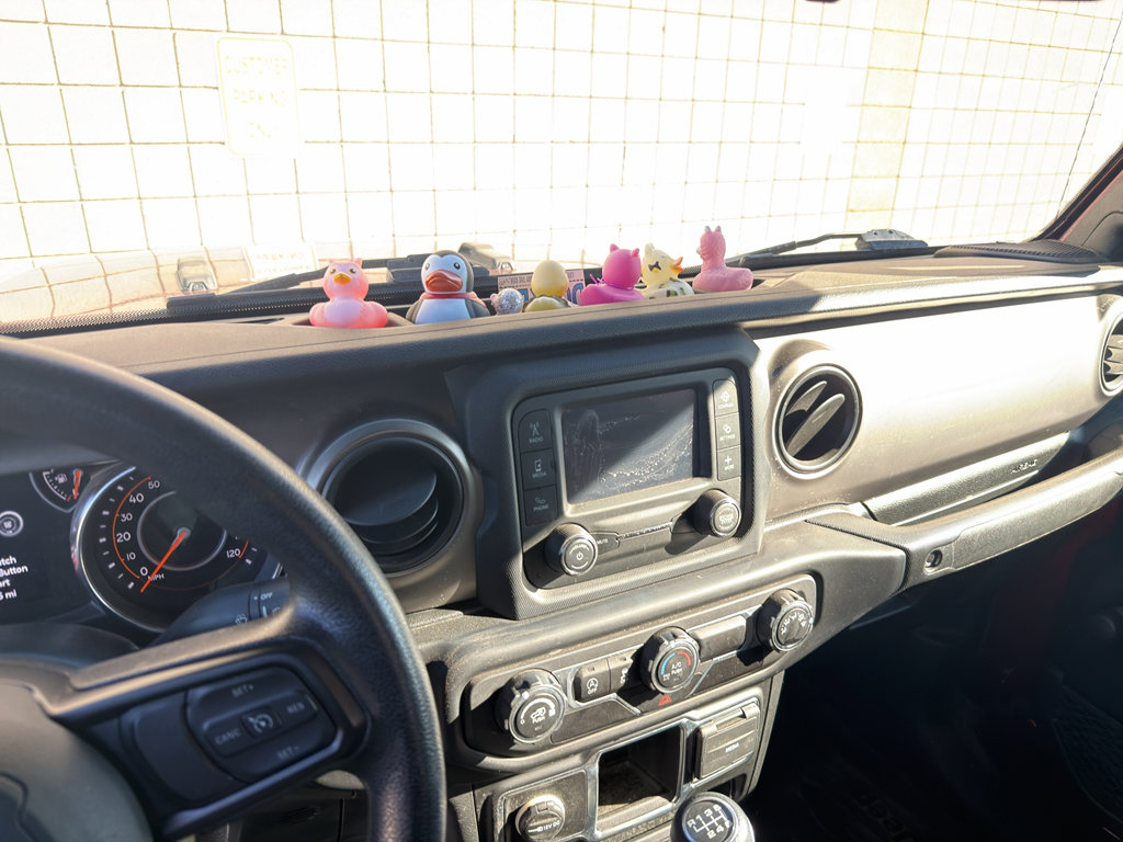 Used 2021 Jeep Gladiator Sport image 14