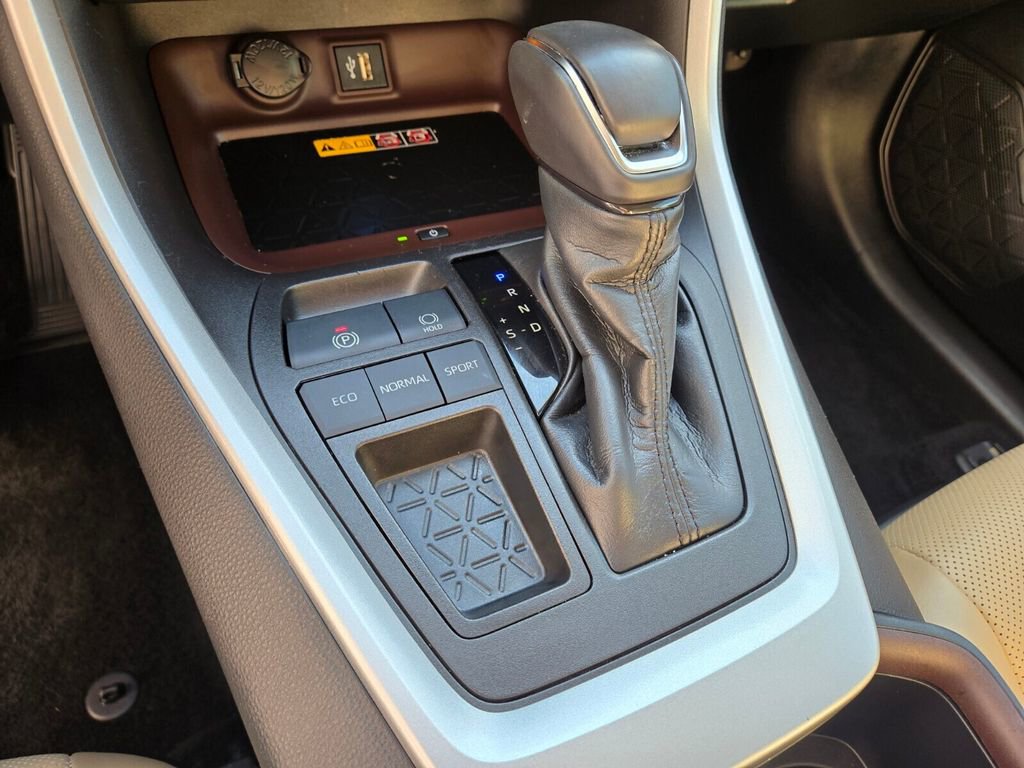 Used 2023 Toyota RAV4 Limited image 29