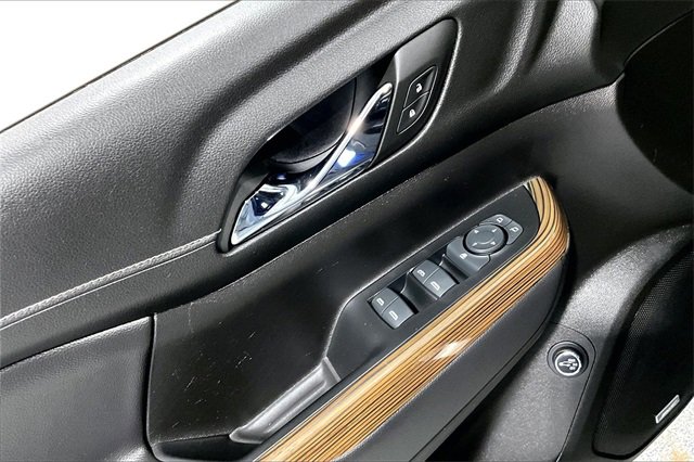 Used 2023 GMC Acadia SLE image 38