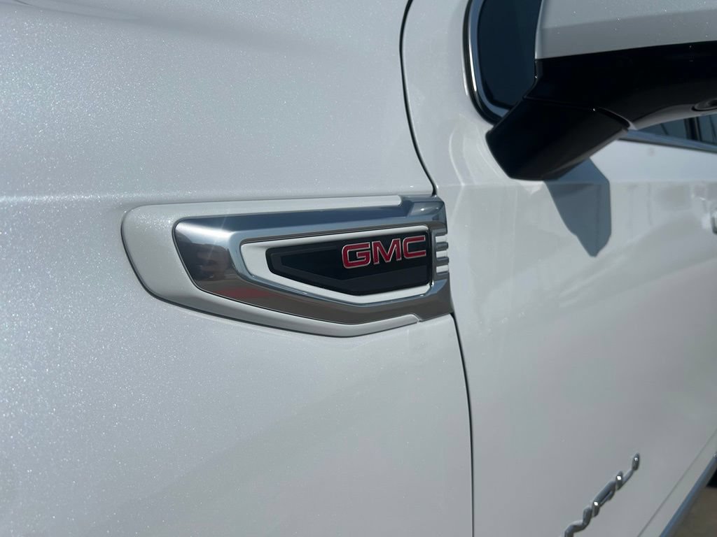 New 2026 GMC Yukon XL Denali w/ Denali Reserve Package AWD/4WD image 13