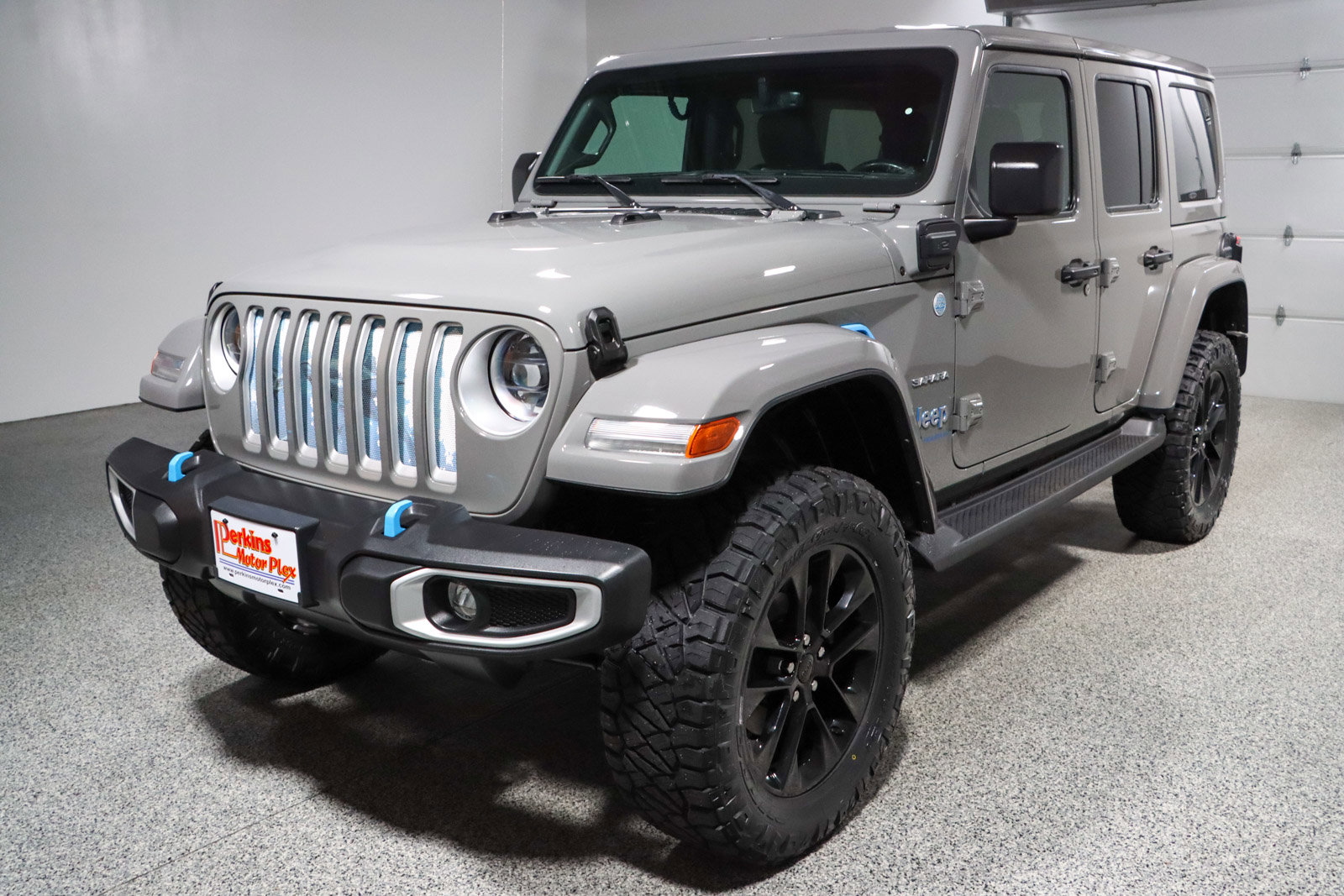 Used 2023 Jeep Wrangler Unlimited Sahara w/ Cold Weather Group AWD/4WD image 31