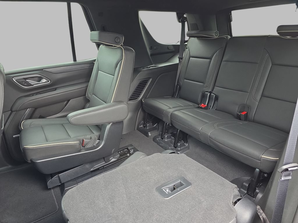 Certified 2023 GMC Yukon SLT w/ SLT Luxury Package AWD/4WD image 15