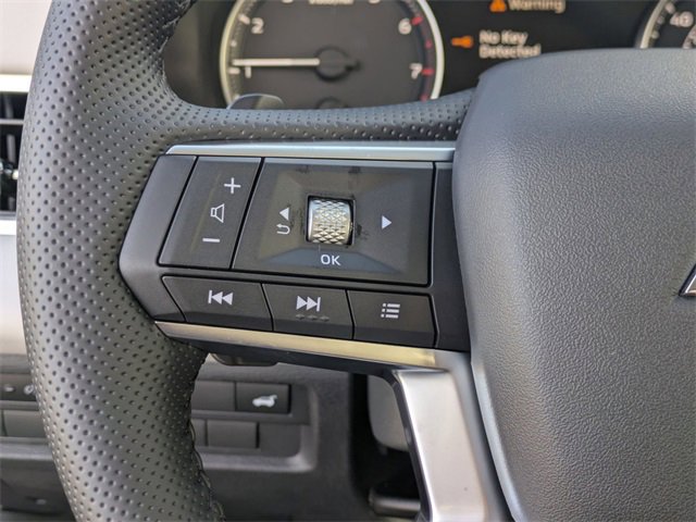 New 2025 Mitsubishi Outlander SE image 17