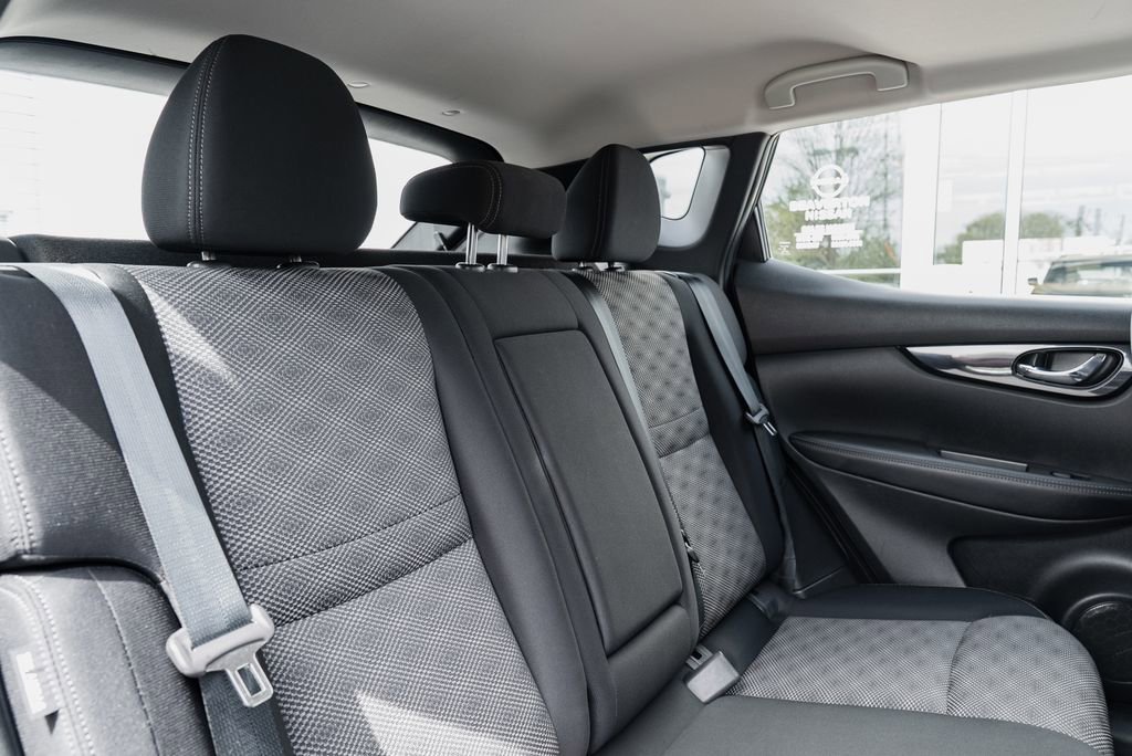 Used 2020 Nissan Rogue Sport SV image 24