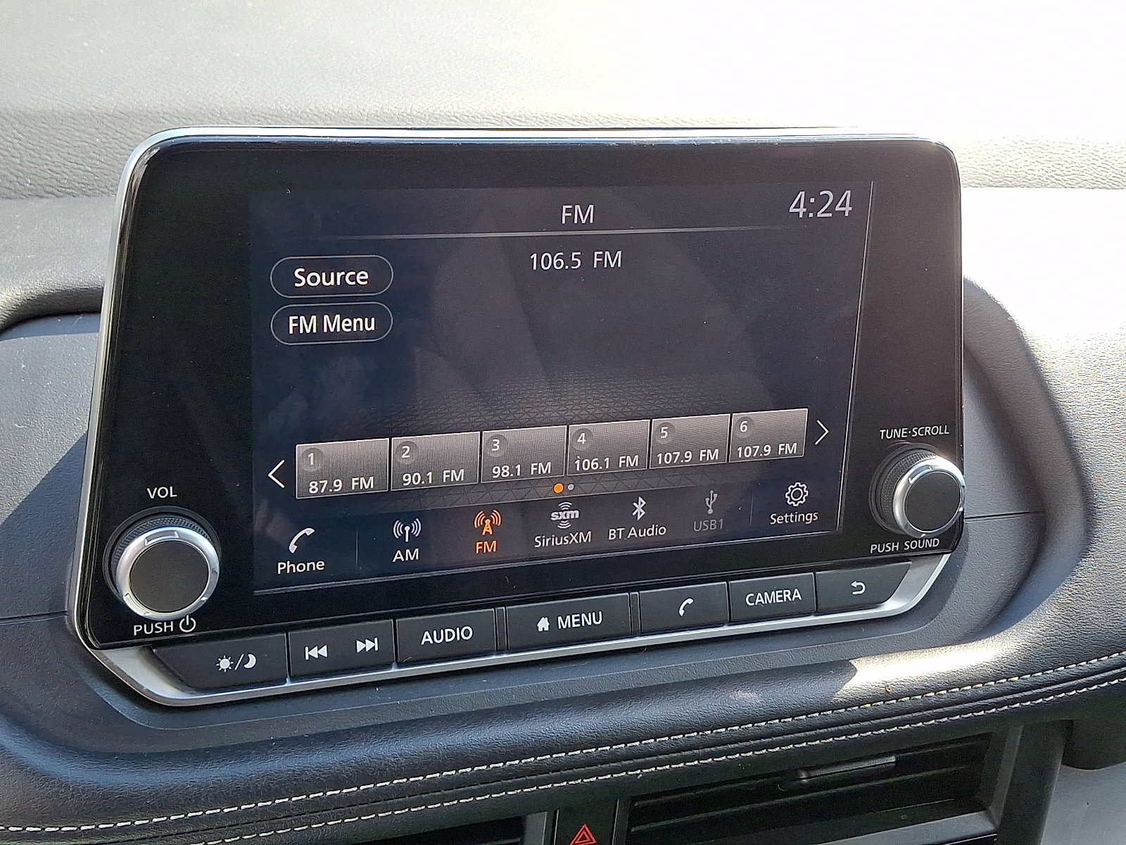 Used 2024 Nissan Rogue S image 17