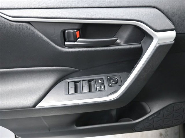 Used 2019 Toyota RAV4 LE image 13