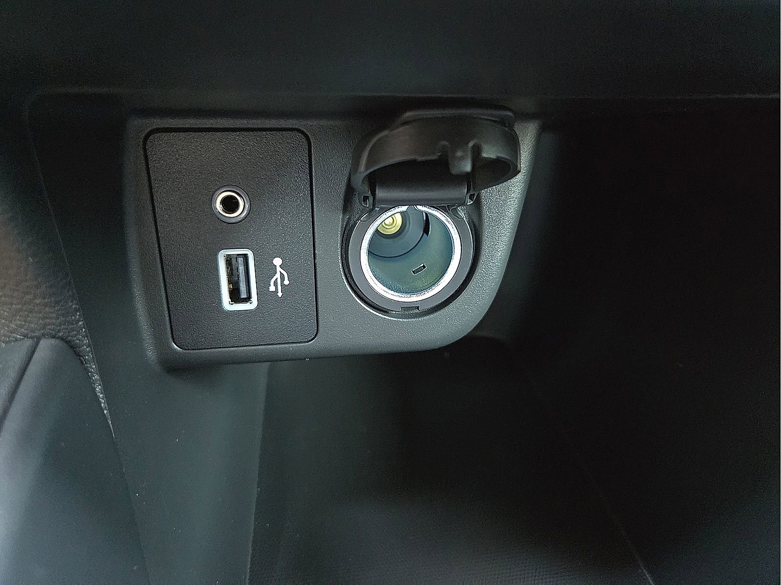 Used 2025 Nissan Versa S w/ S Plus Package image 21