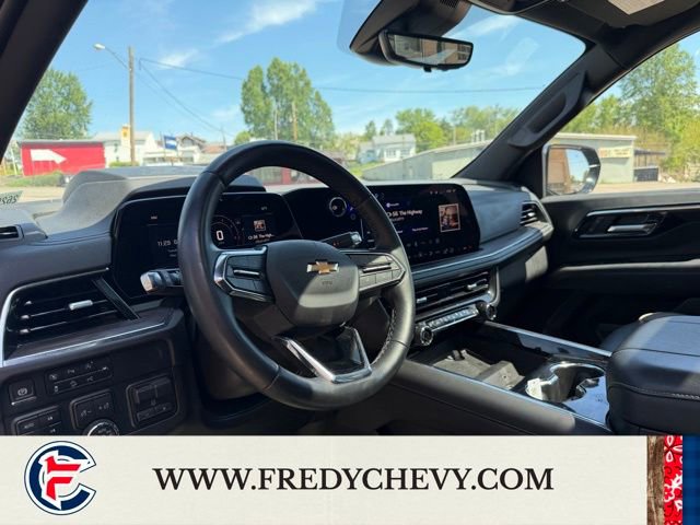 Used 2025 Chevrolet Suburban Premier AWD/4WD image 9