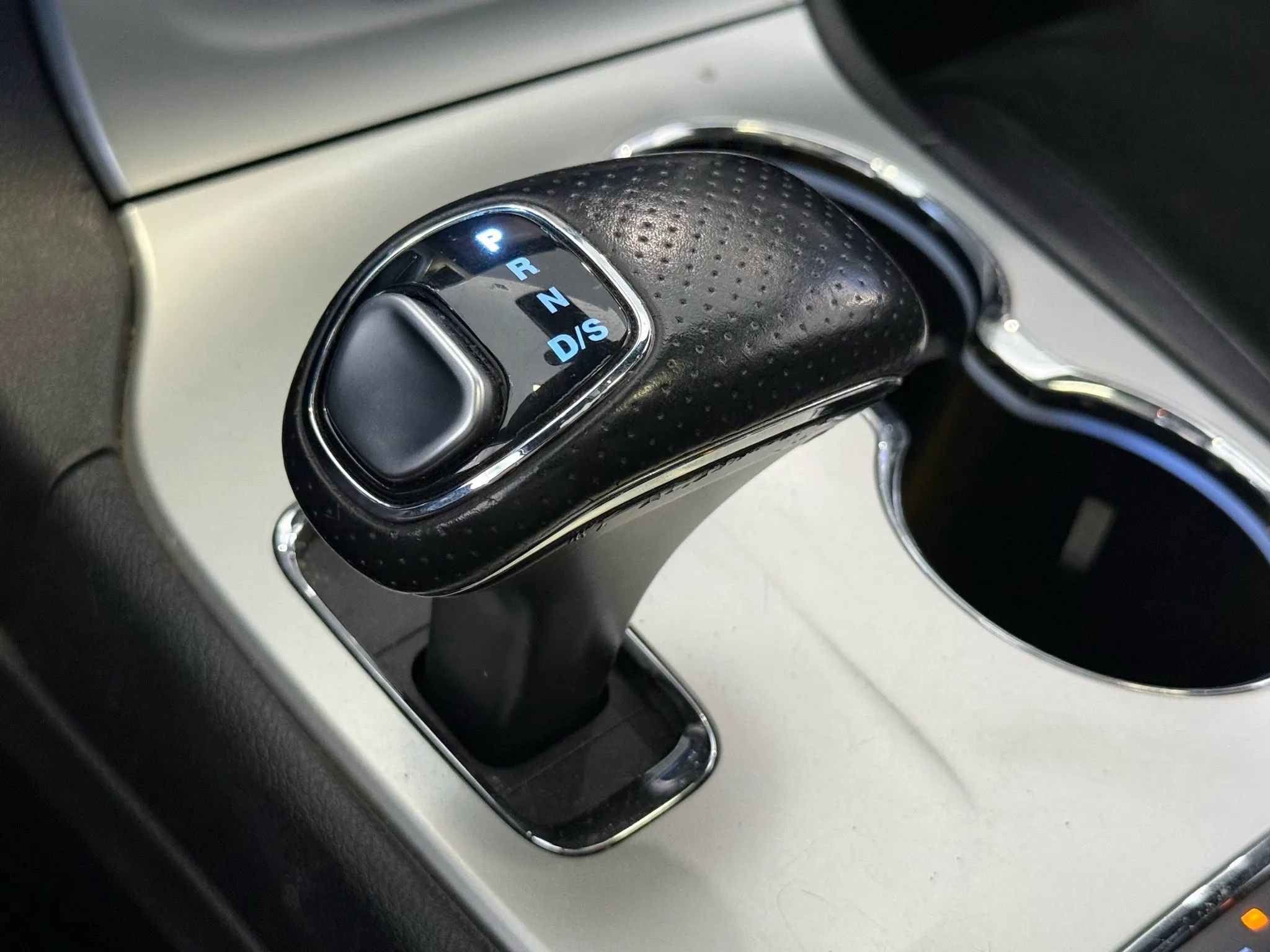 Used 2015 Jeep Grand Cherokee SRT image 17