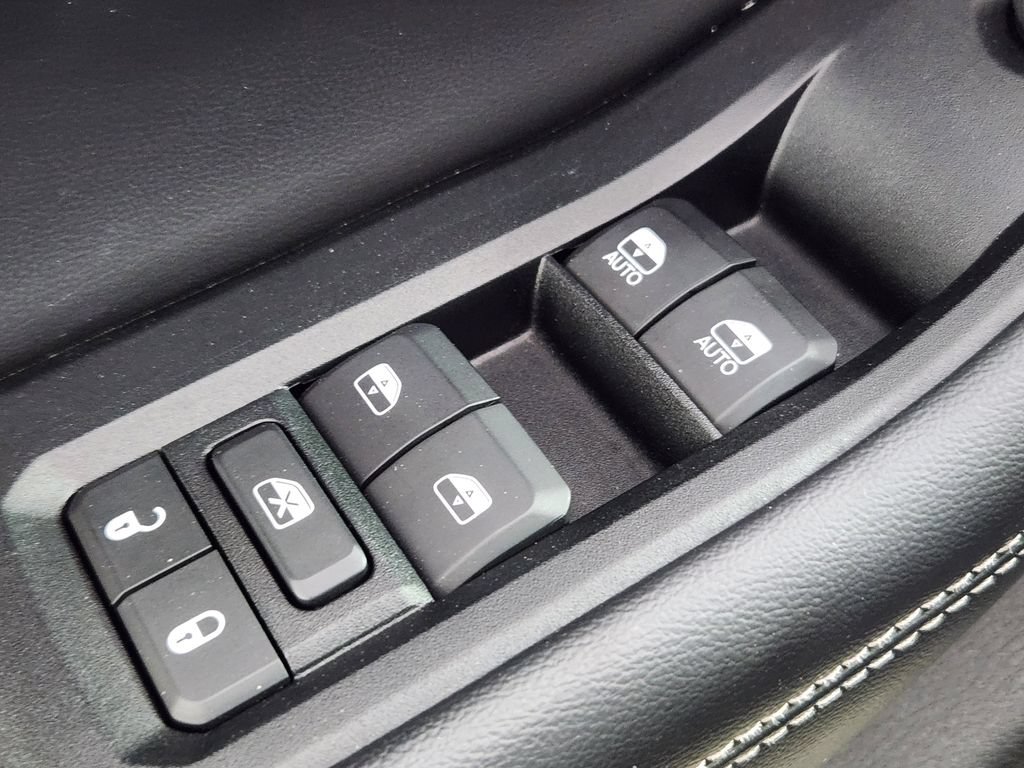Used 2023 Jeep Grand Cherokee L Laredo AWD/4WD image 18