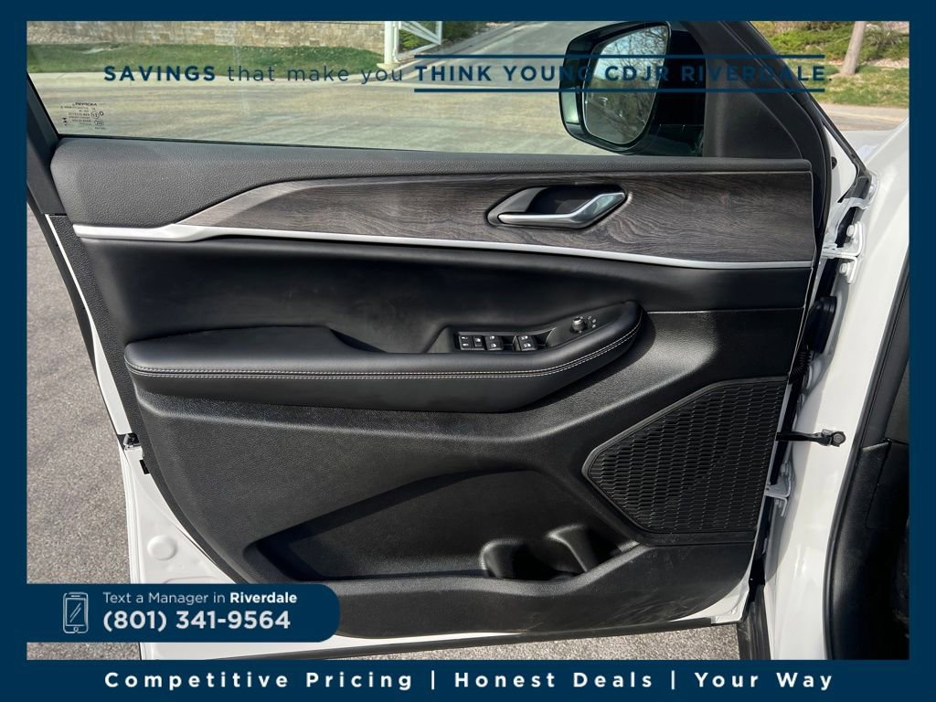 New 2026 Jeep Grand Cherokee Altitude image 10