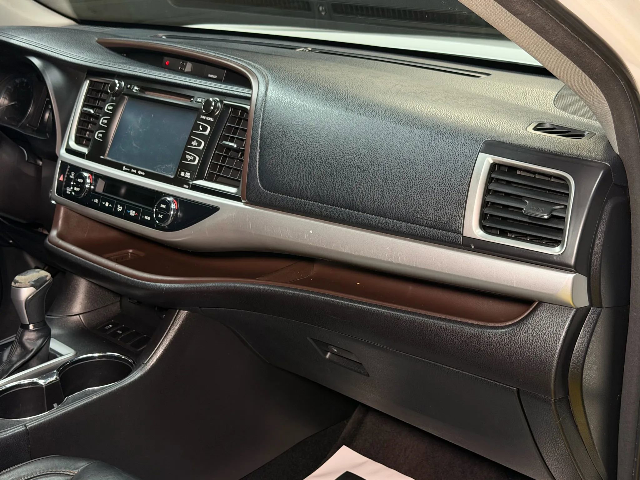 Used 2016 Toyota Highlander XLE w/ Preferred Accessory Package FWD image 49
