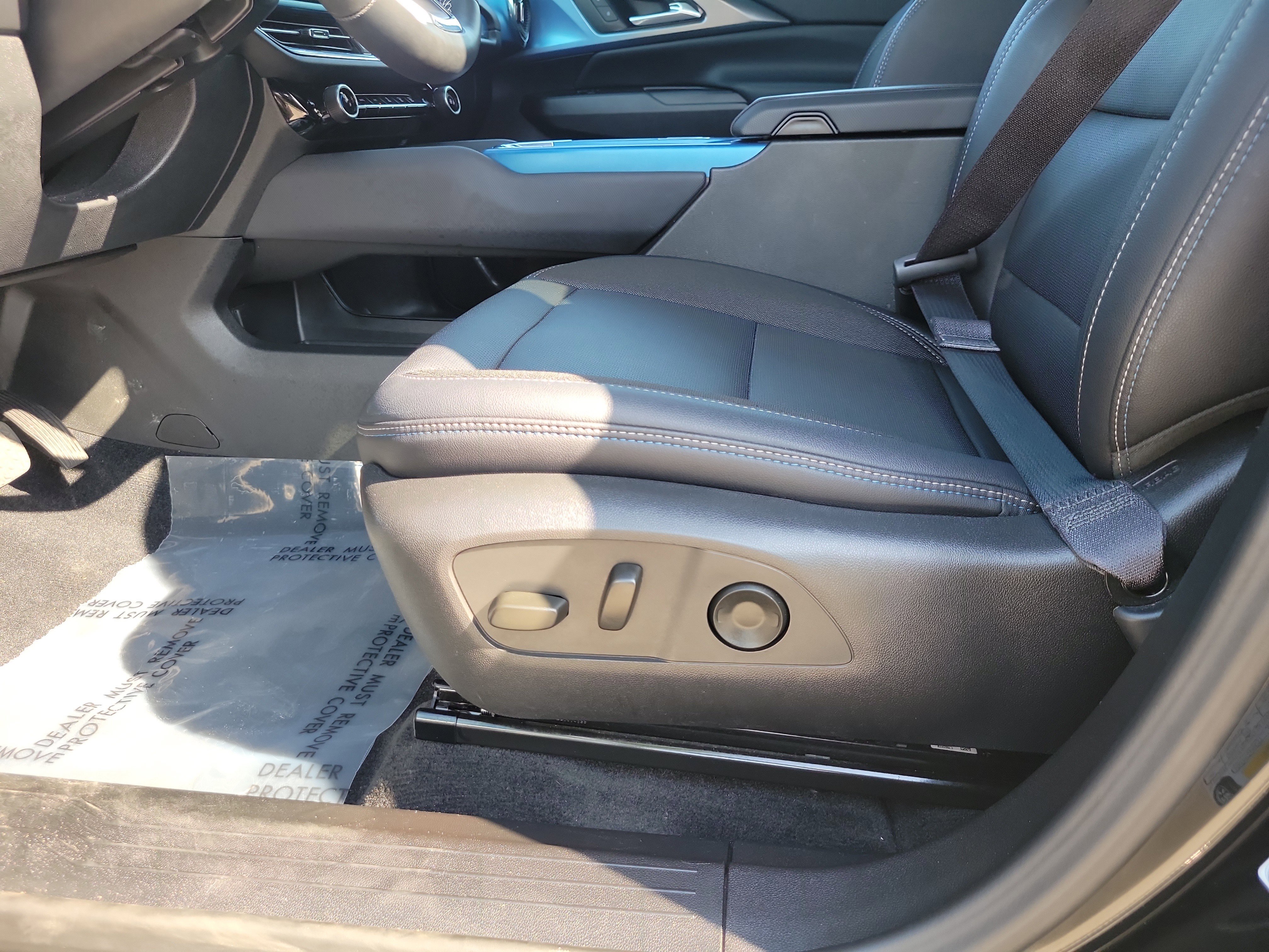 Used 2025 Chevrolet Equinox EV LT FWD image 12