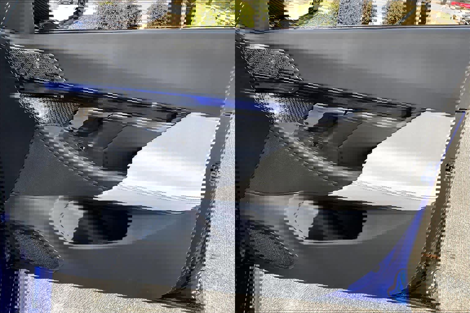 Used 2025 BMW M5 w/ Carbon Package image 23