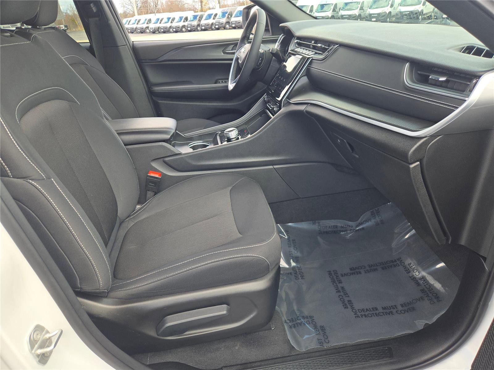 Certified 2024 Jeep Grand Cherokee Laredo X image 9