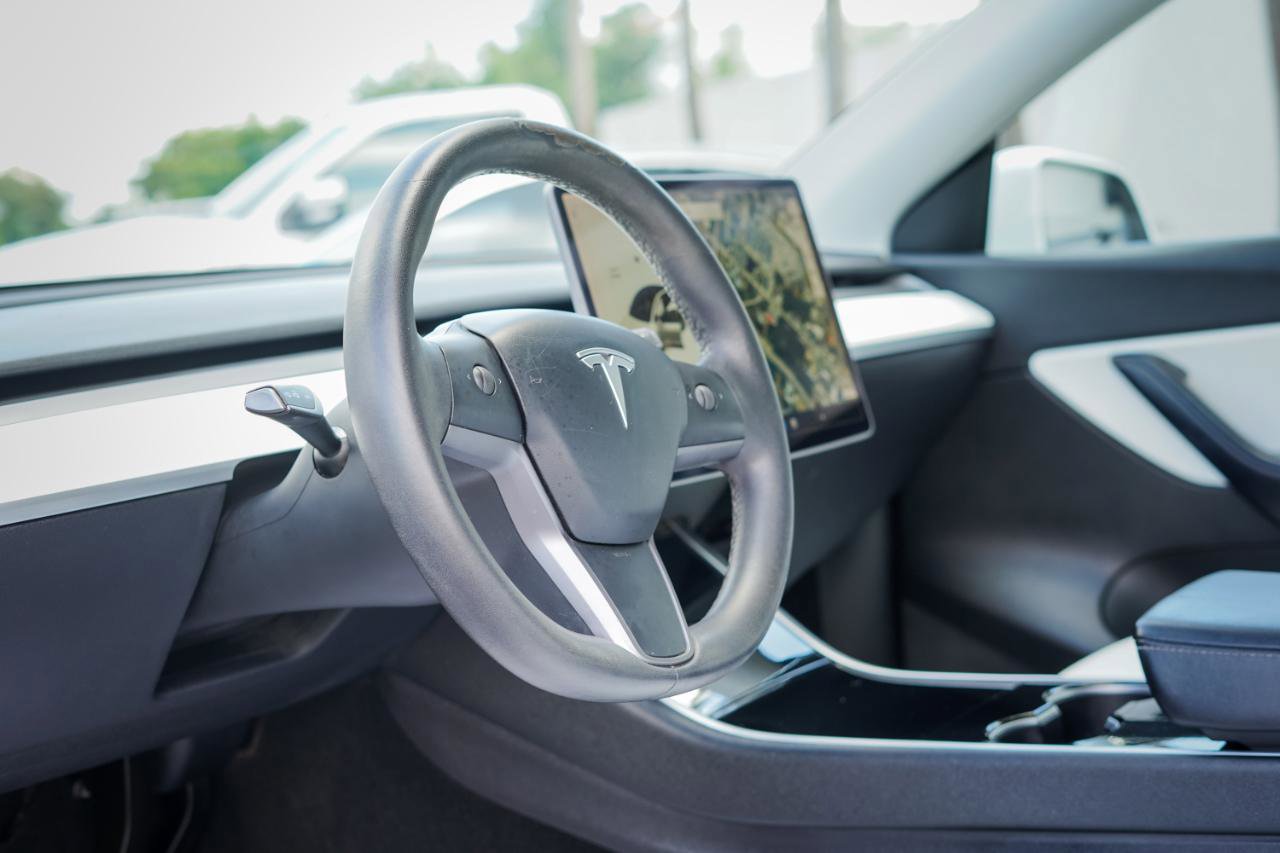 Used 2020 Tesla Model Y Long Range AWD/4WD image 9