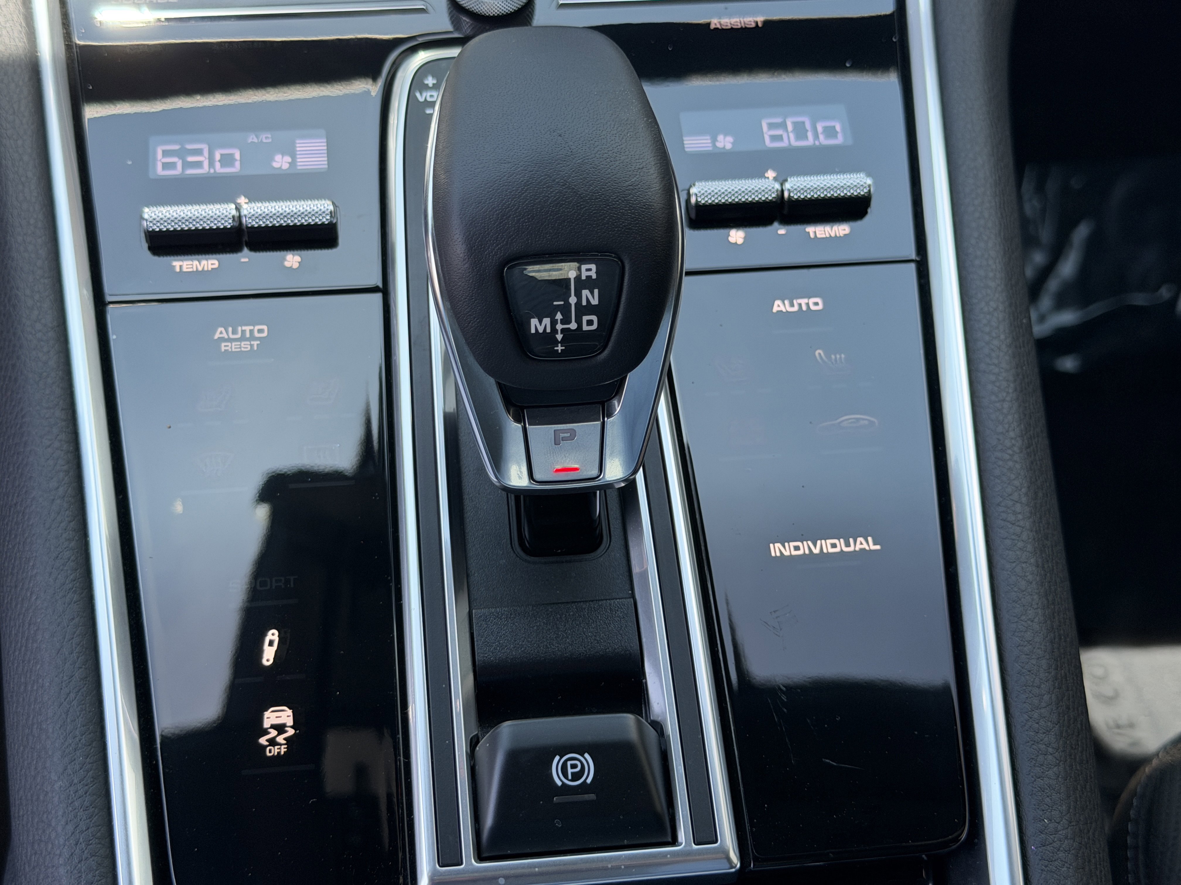 Certified 2023 Porsche Panamera AWD/4WD image 28
