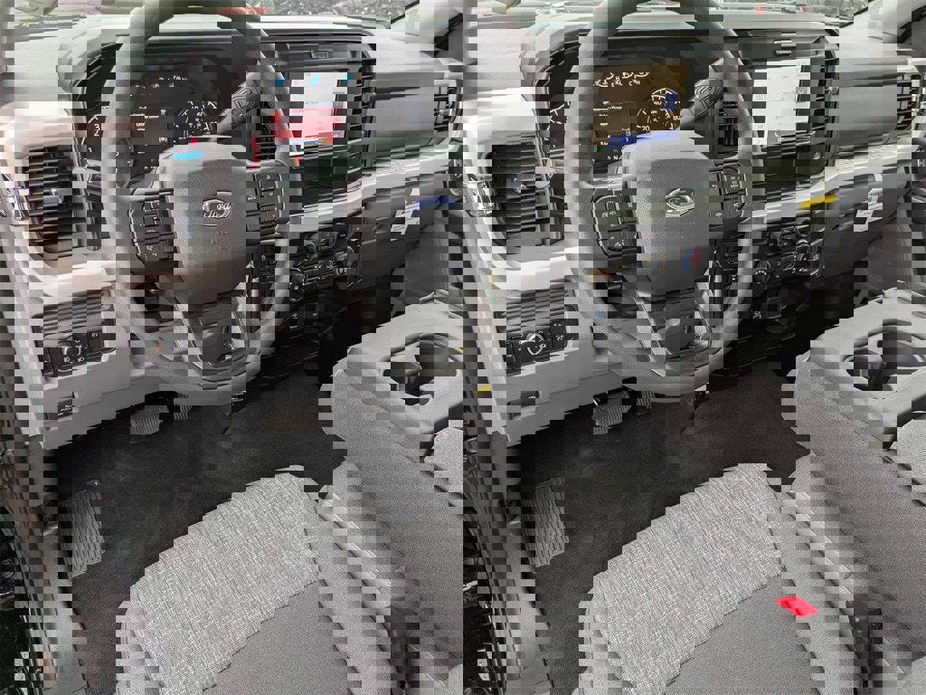 New 2025 Ford F350 XLT image 10