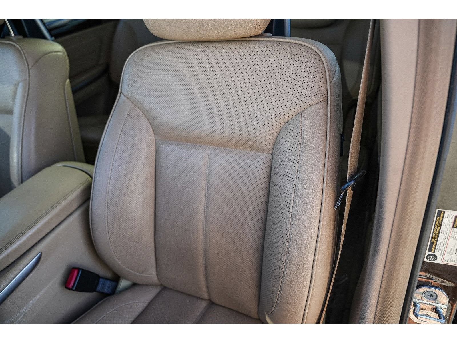 Used 2012 Mercedes-Benz GL 550 4MATIC image 24