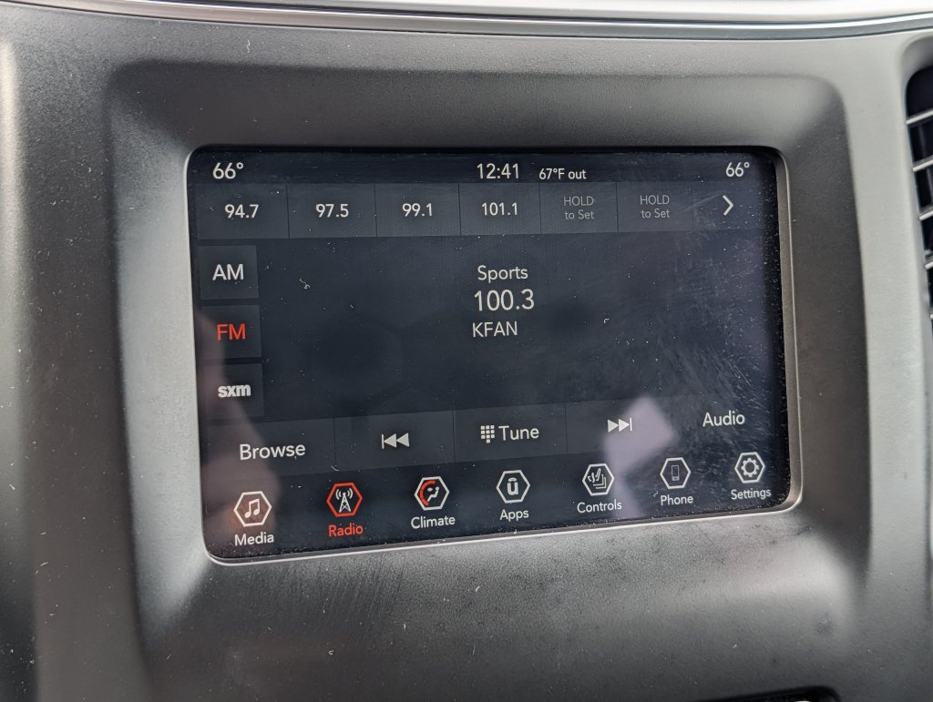 Used 2019 Jeep Cherokee Latitude w/ Comfort & Convenience Group AWD/4WD image 22