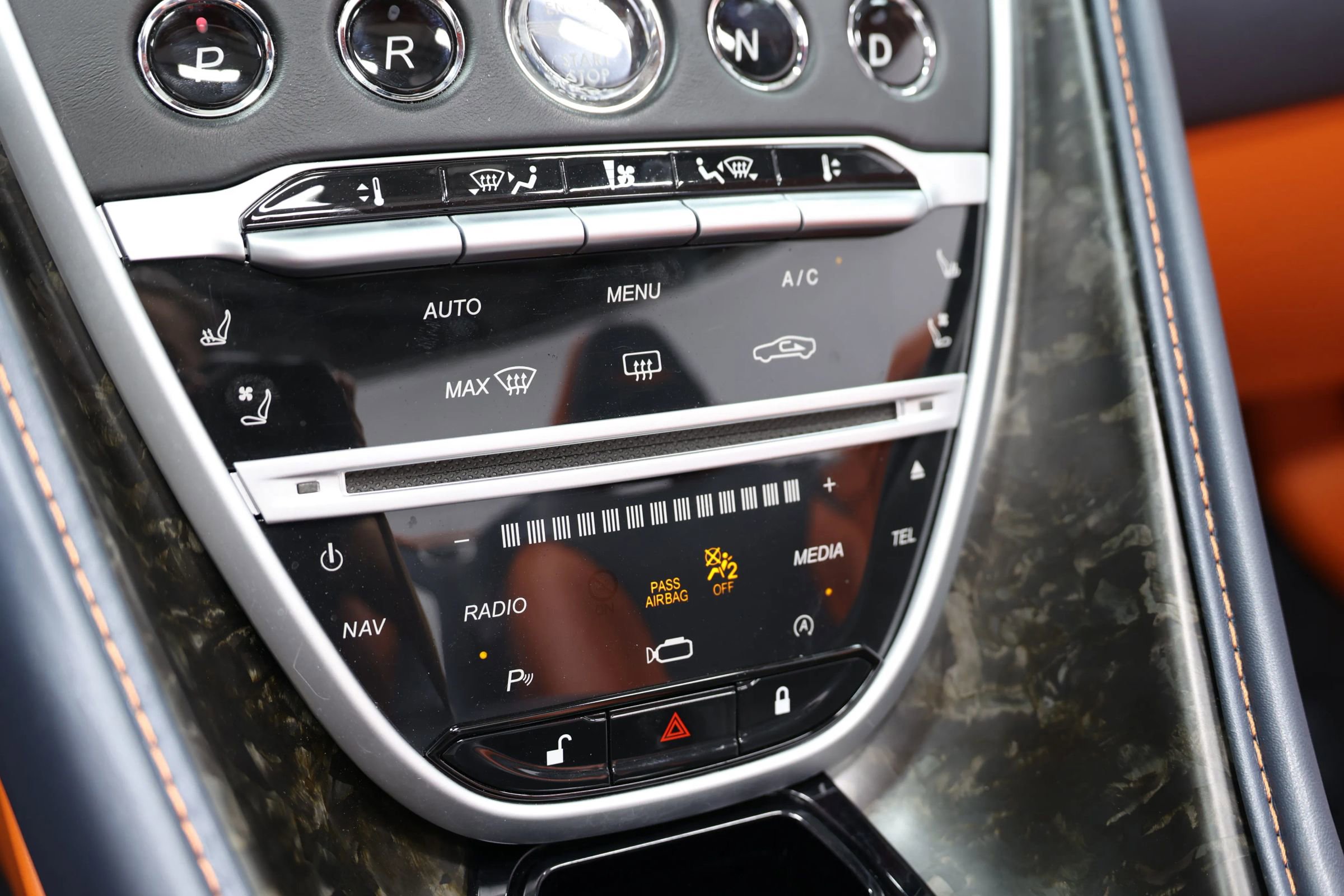 Used 2019 Aston Martin DB11 Volante RWD image 49