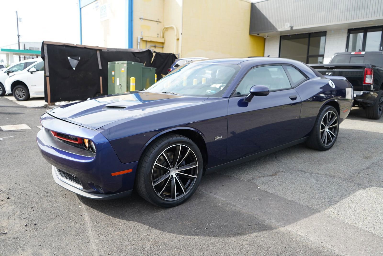 Used 2015 Dodge Challenger SXT Plus image 5