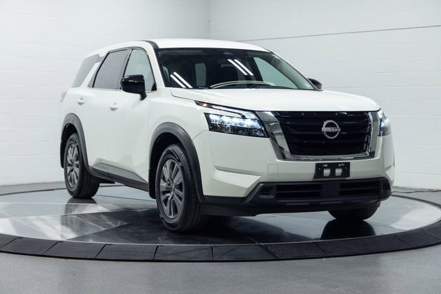 Used 2024 Nissan Pathfinder S w/ Cargo Package image 4