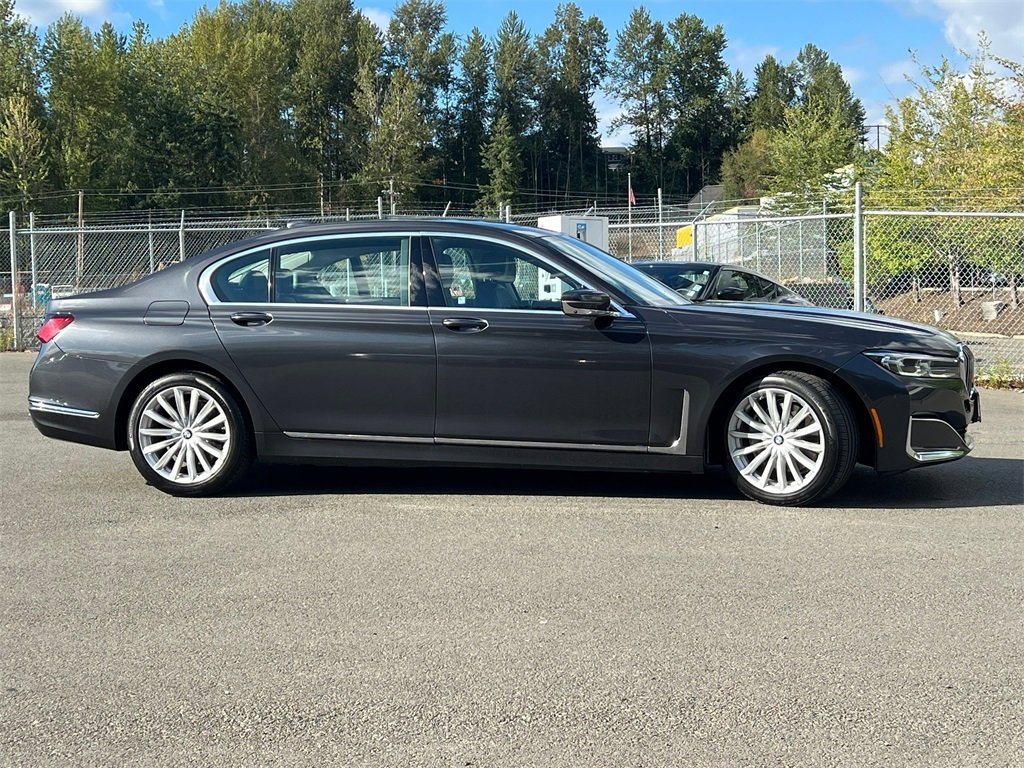 Used 2022 BMW 740i image 3