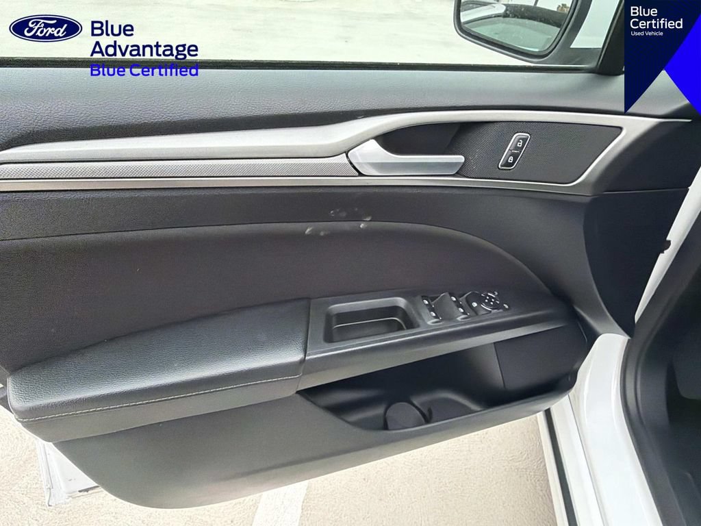Used 2018 Ford Fusion SE w/ Fusion SE Technology Package FWD image 16