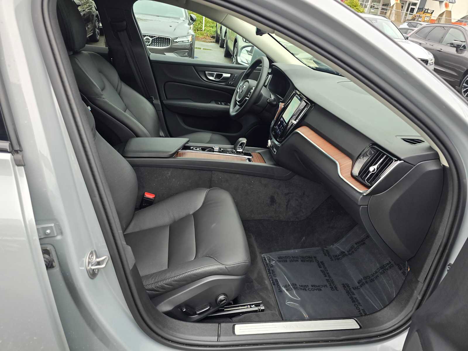 Certified 2025 Volvo V60 B5 Cross Country Plus image 11