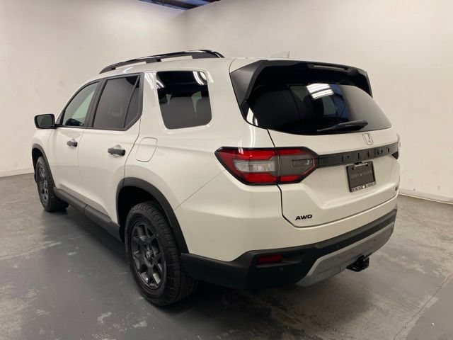 Used 2025 Honda Pilot TrailSport image 4
