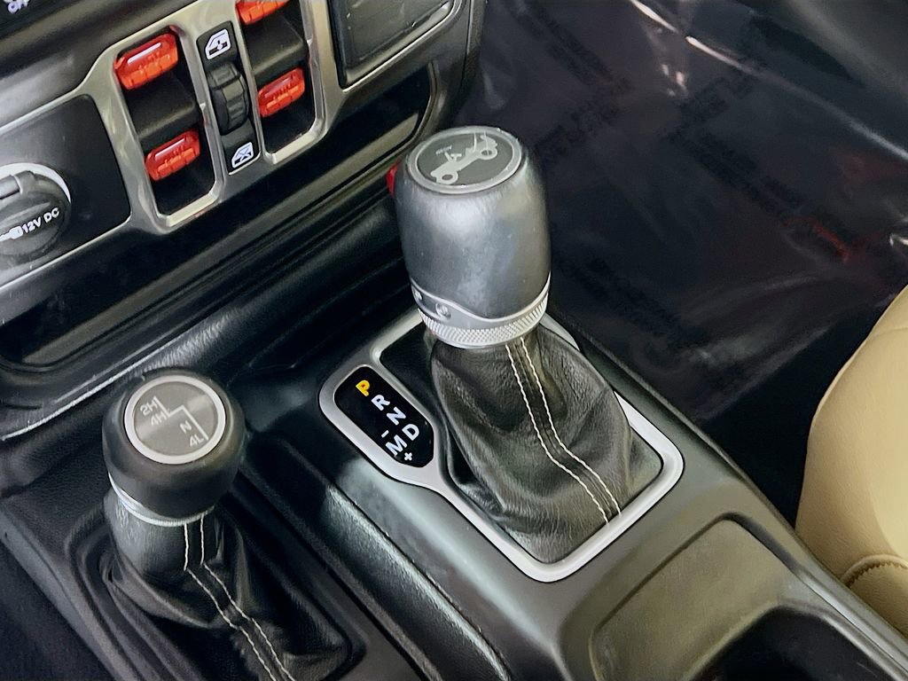 Used 2018 Jeep Wrangler Unlimited Sahara w/ Cold Weather Group image 15