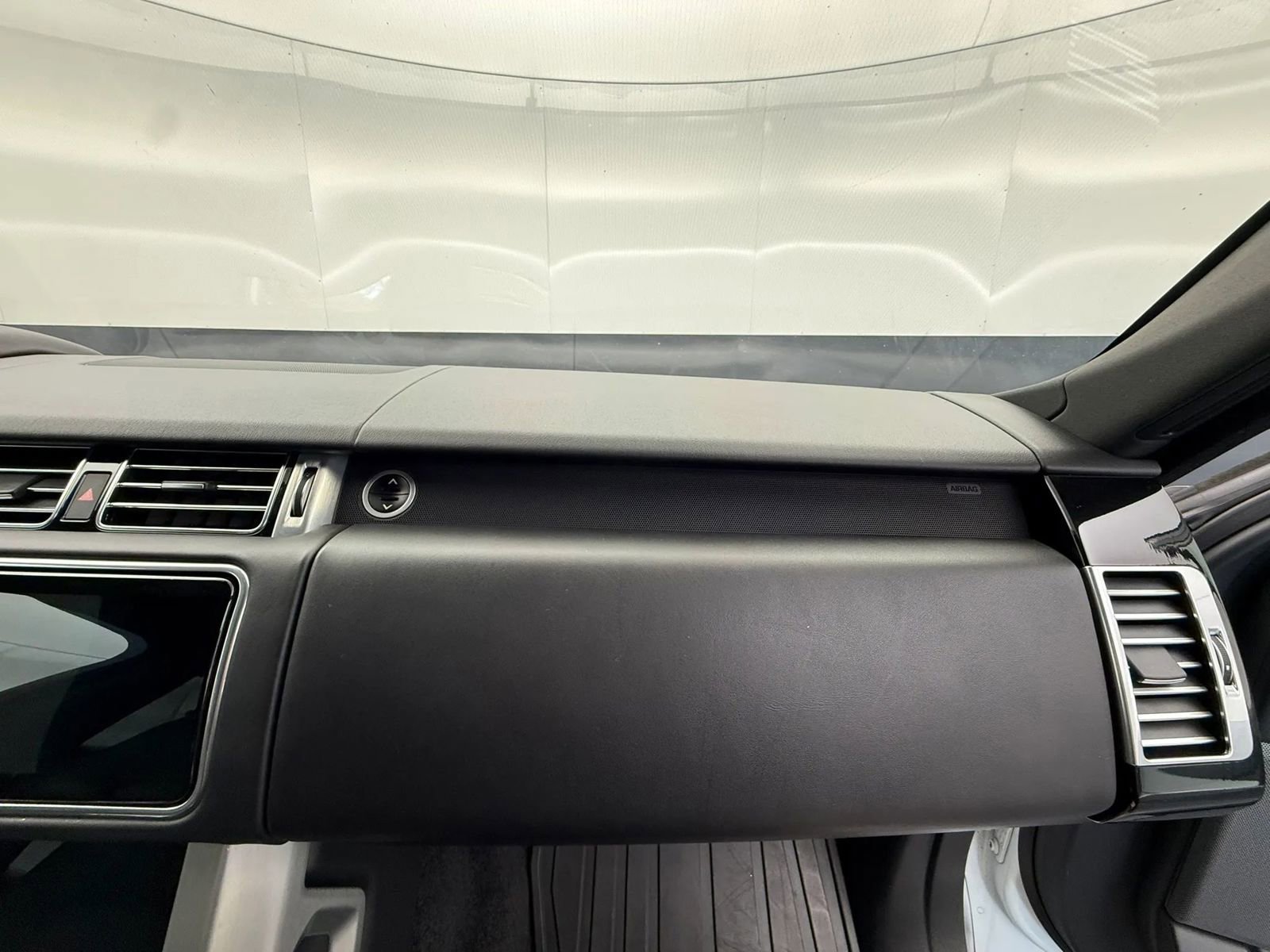 Used 2020 Land Rover Range Rover HSE image 33