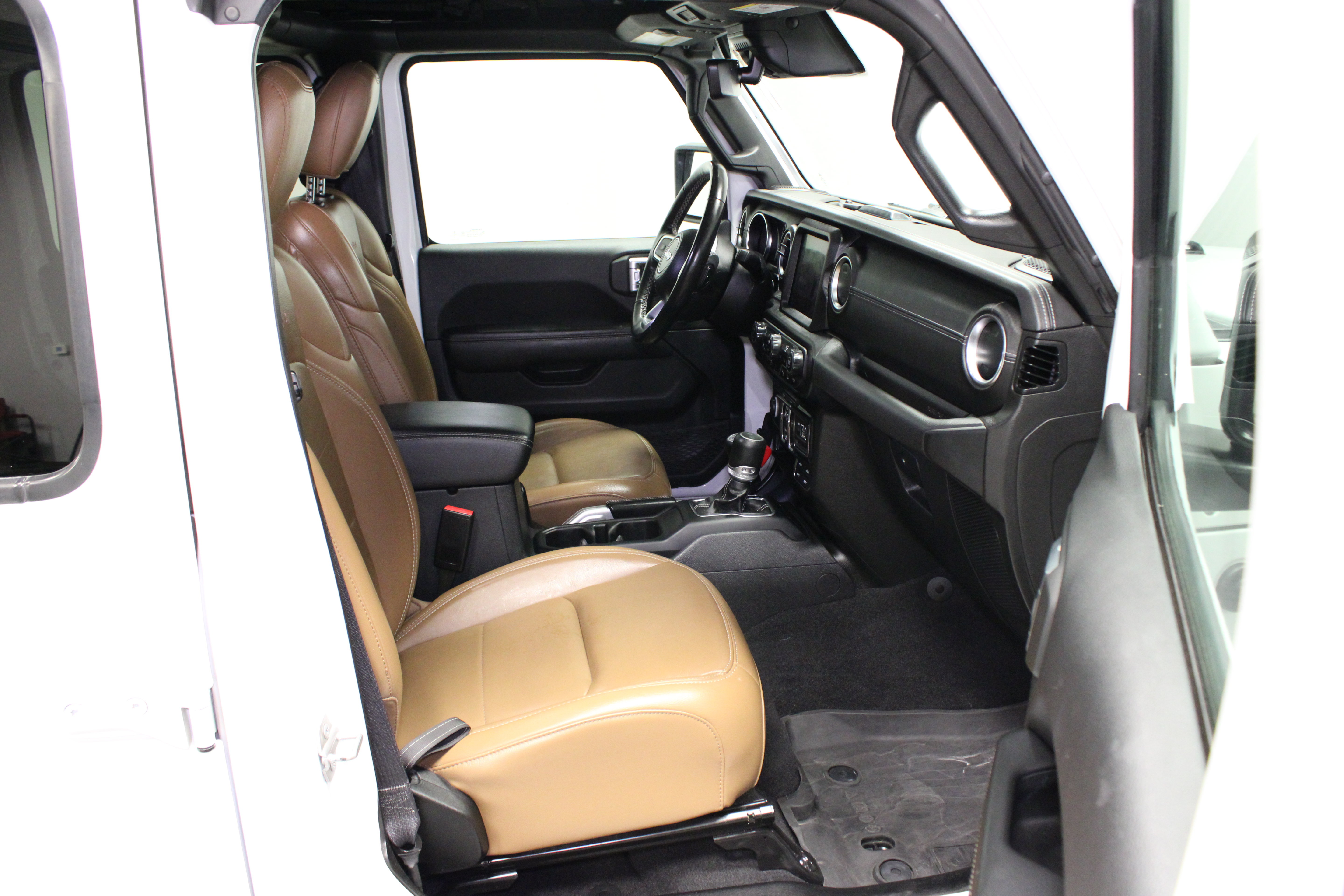 Used 2022 Jeep Wrangler Unlimited Sahara w/ Cold Weather Group AWD/4WD image 15