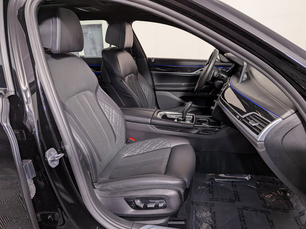 Used 2020 BMW 750i xDrive w/ Executive Package AWD/4WD image 28