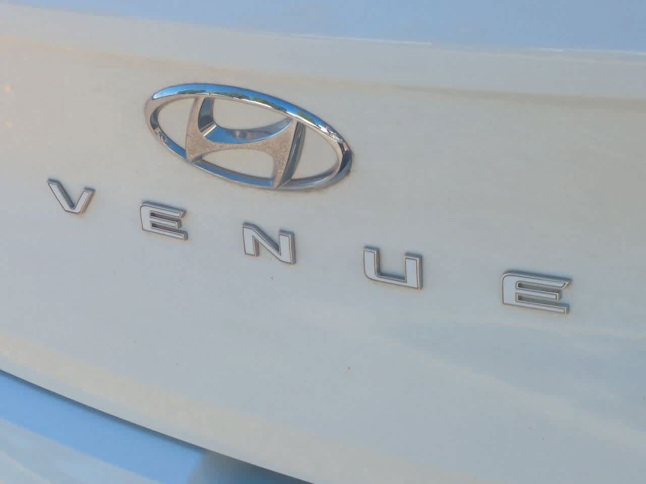 Used 2023 Hyundai Venue Limited FWD image 12