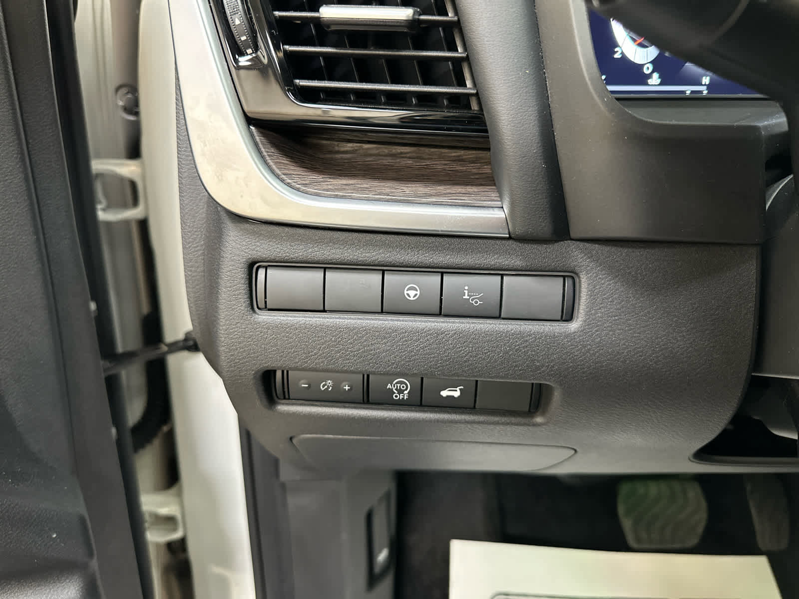 Certified 2025 Nissan Rogue Platinum w/ Tech Package image 23