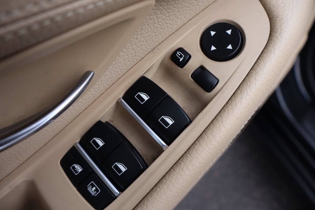 Used 2011 BMW 535i xDrive Sedan AWD/4WD image 27