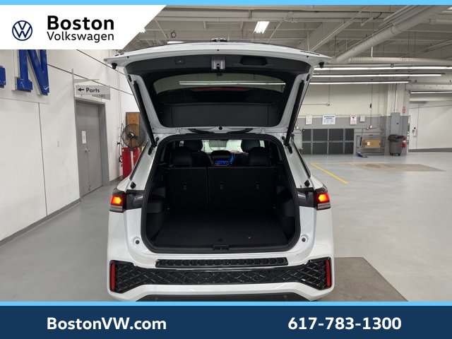 New 2025 Volkswagen Tiguan SE R-Line image 11