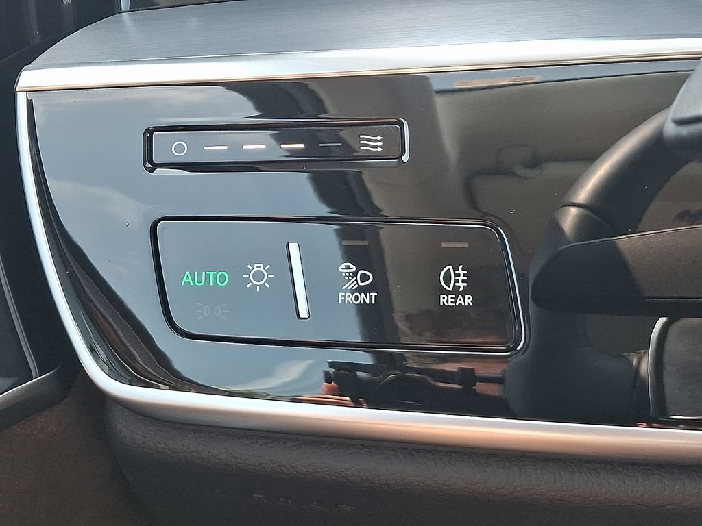 Certified 2023 Audi A8 L 3.0T w/ Luxury Package AWD/4WD image 24