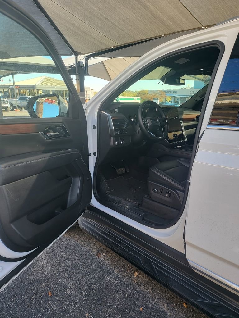 Used 2025 GMC Yukon Denali image 4