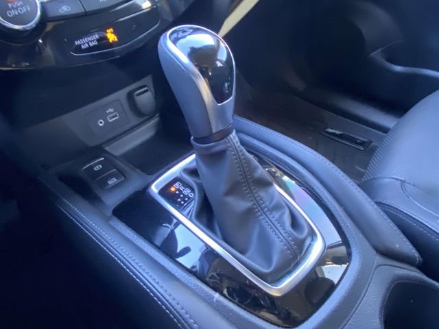 Used 2020 Nissan Rogue SL w/ Premium Package image 25