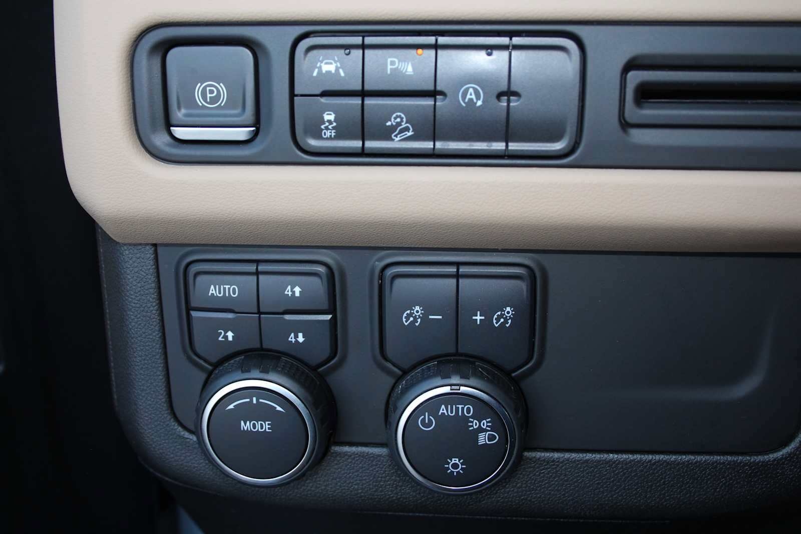 Used 2023 Chevrolet Tahoe Premier AWD/4WD image 37