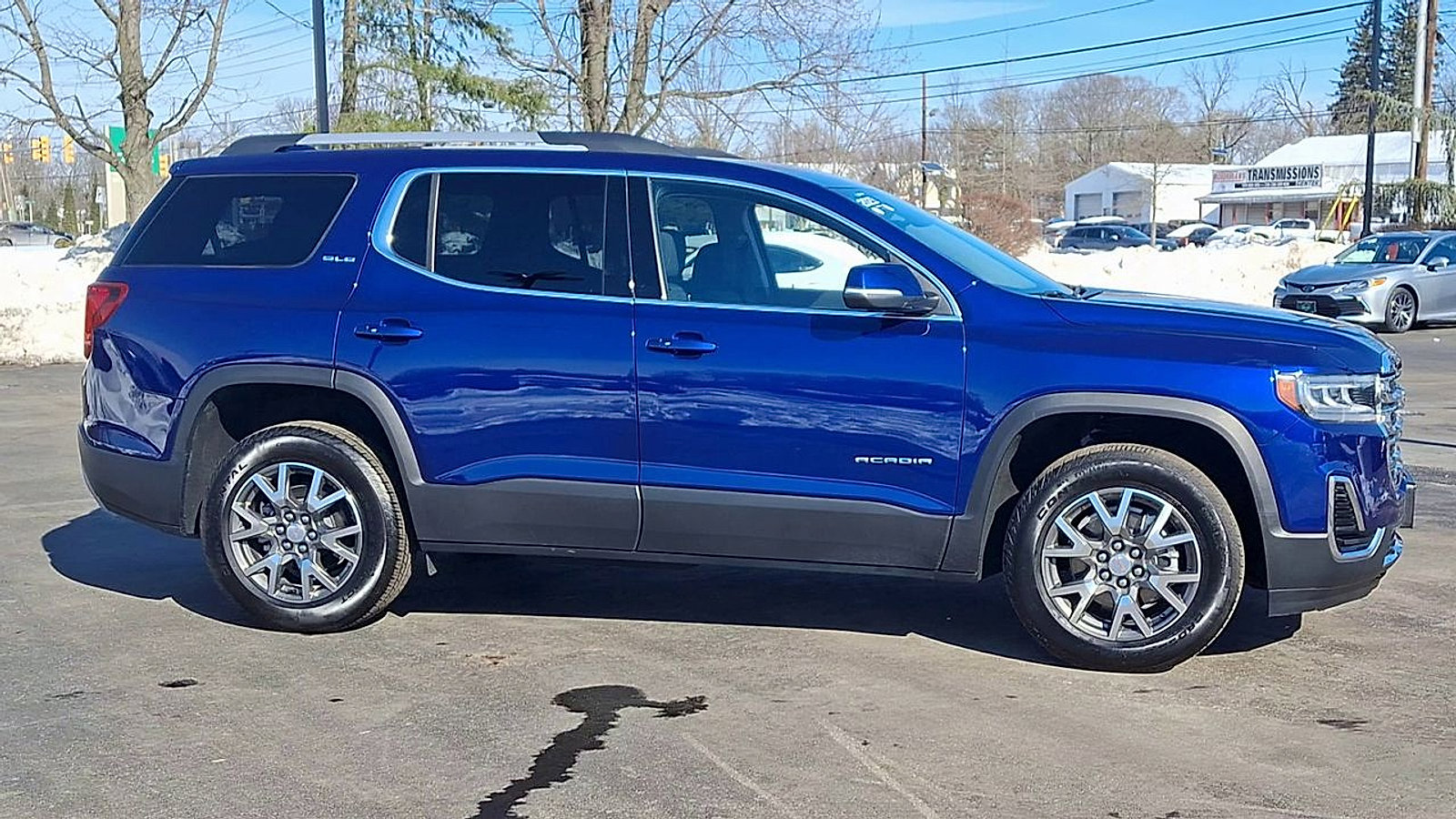 Certified 2023 GMC Acadia SLE w/ Driver Convenience Package image 4